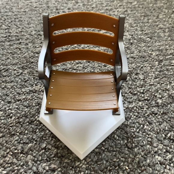 New York Yankee stadium seat and ball set (2006) - Picture 7 of 8